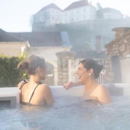 Frida Apartman, Exkluziv Varpanoramaval, A Belvaros Sziveben, Ingyenes Parkolassal Веспрем Экстерьер фото